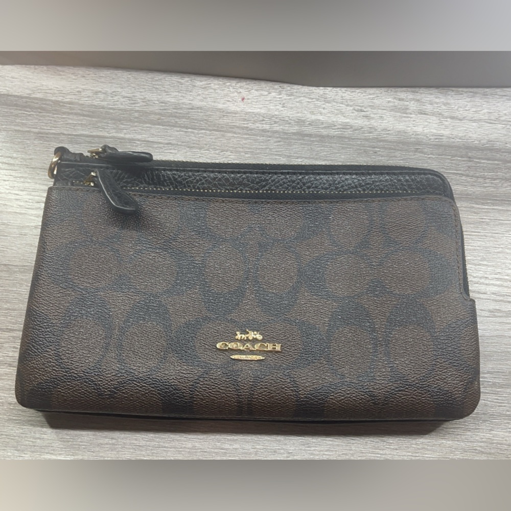 Coach wristlet wallet